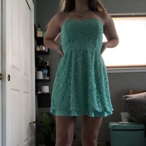 5/$25 FINAL SALE 💵 Windsor strapless mini dress🤩